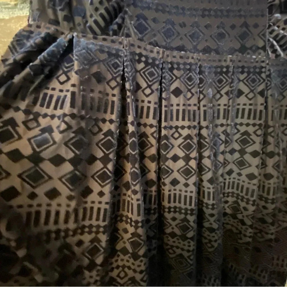 Meadow Rue Anthropologie Women's Velvet Midi Print Feminine Black small pretty! - Picture 3 of 14